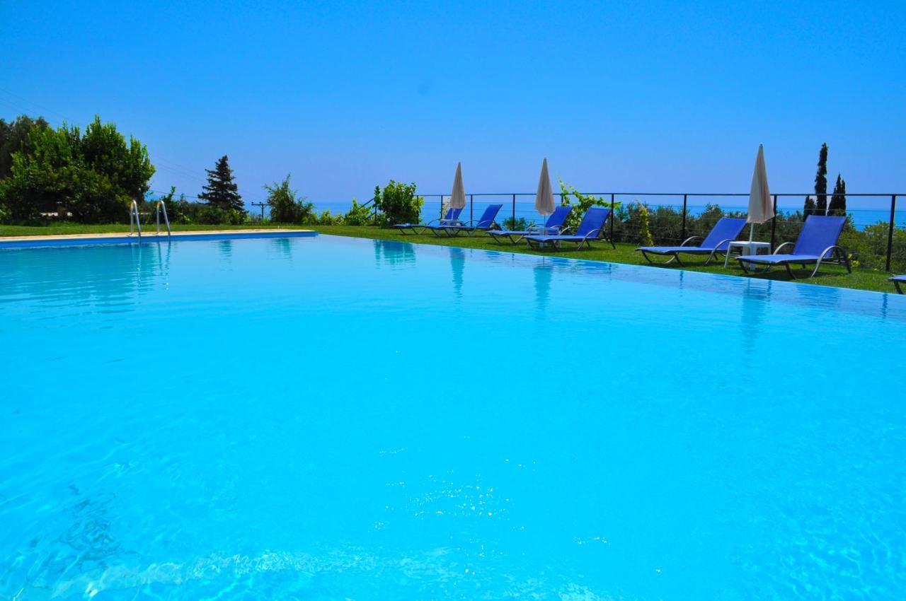 Large Apartment By The Pool - Pelekas Beach, Corfu Buitenkant foto