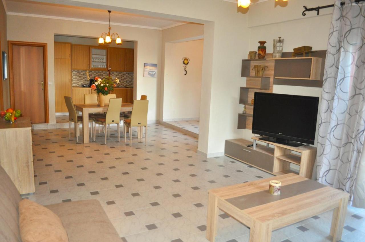 Large Apartment By The Pool - Pelekas Beach, Corfu Buitenkant foto