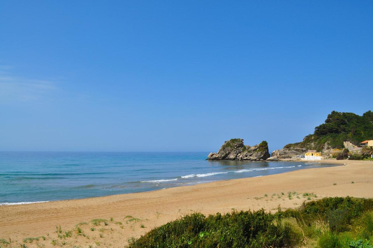 Large Apartment By The Pool - Pelekas Beach, Corfu Buitenkant foto