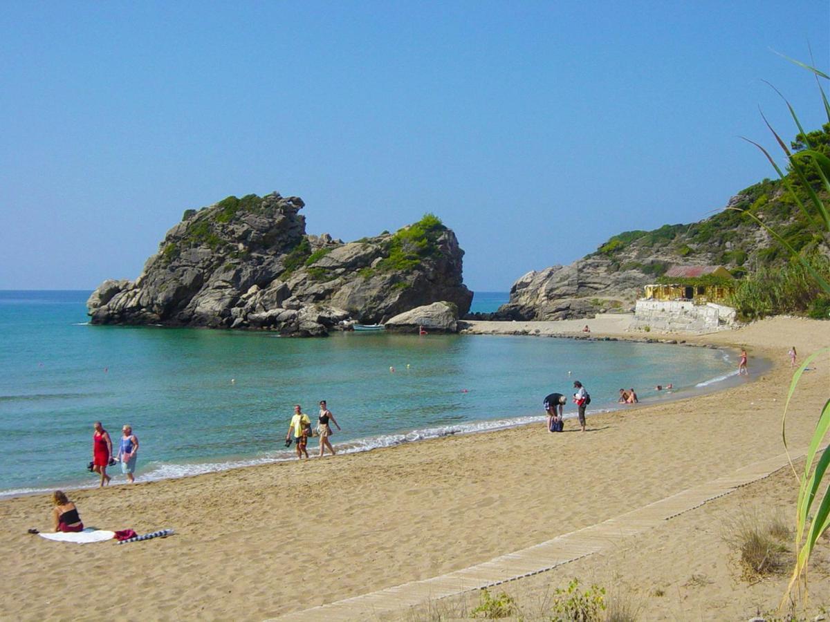 Large Apartment By The Pool - Pelekas Beach, Corfu Buitenkant foto