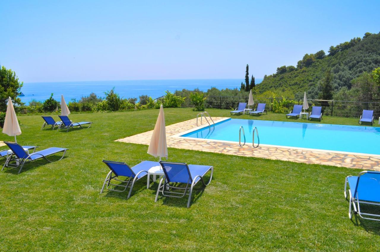 Large Apartment By The Pool - Pelekas Beach, Corfu Buitenkant foto