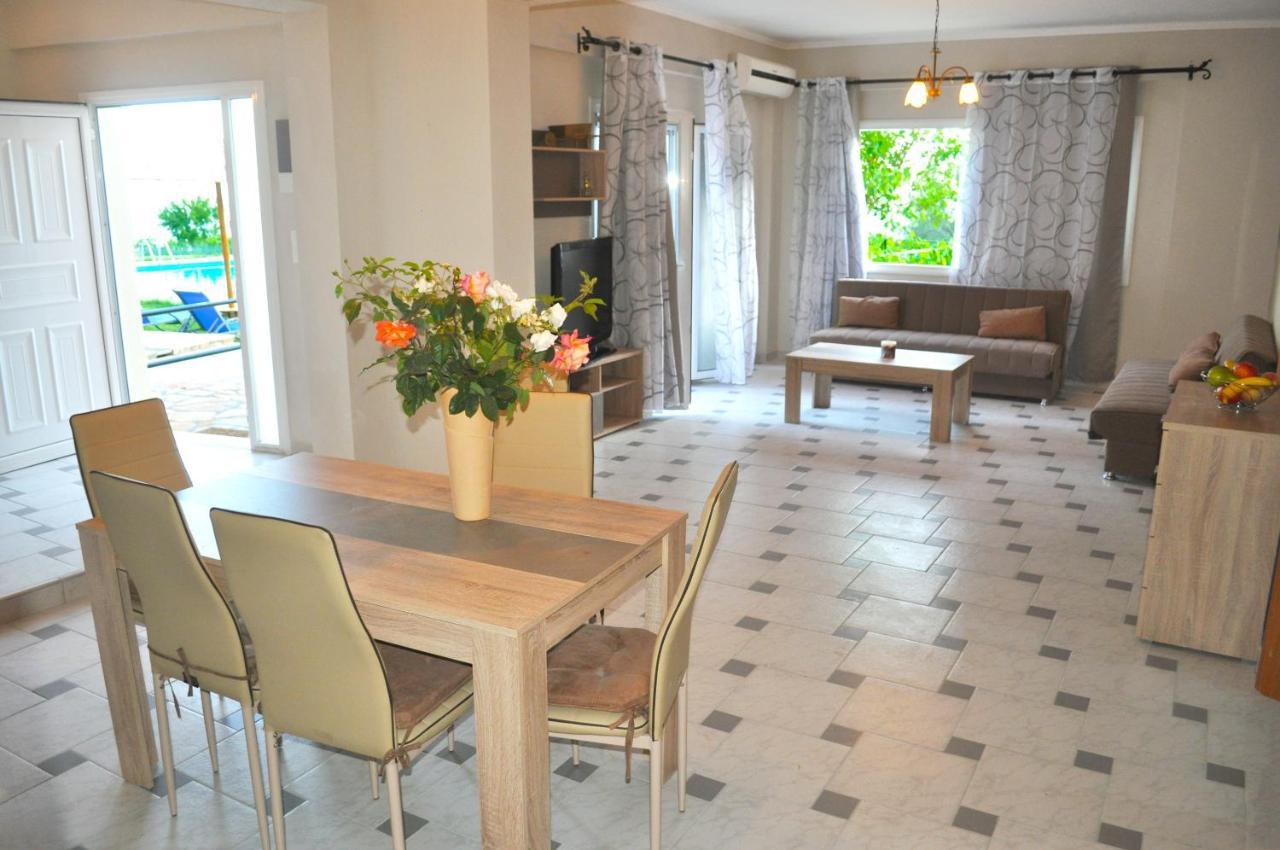 Large Apartment By The Pool - Pelekas Beach, Corfu Buitenkant foto